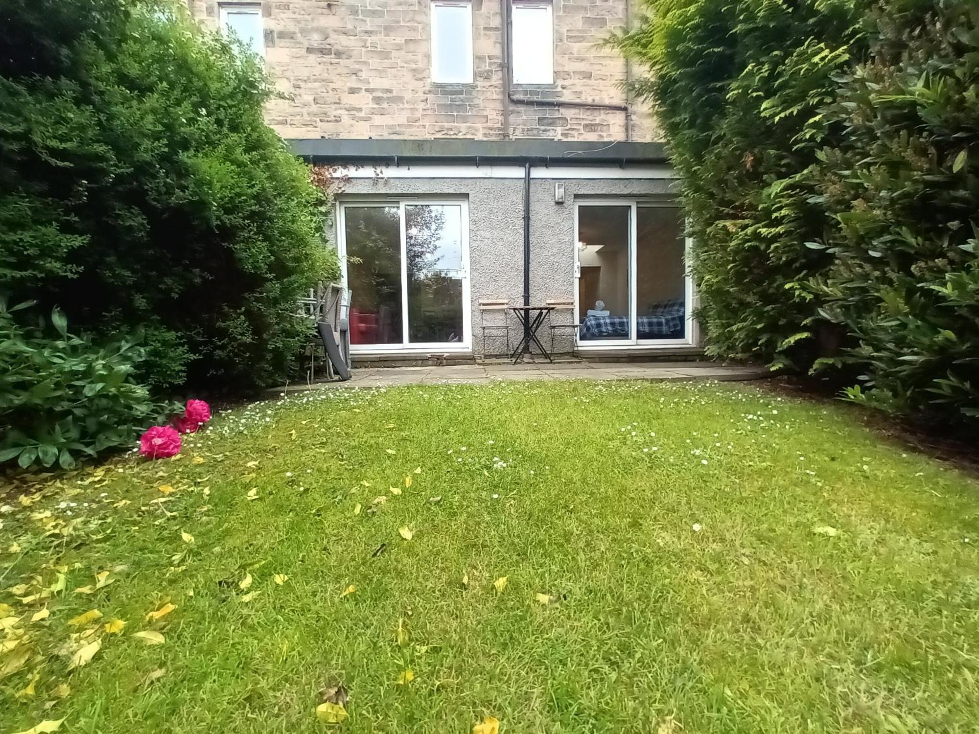 Central Modern Apartment With Free Parking And Private Garden Edinburgh Exterior photo